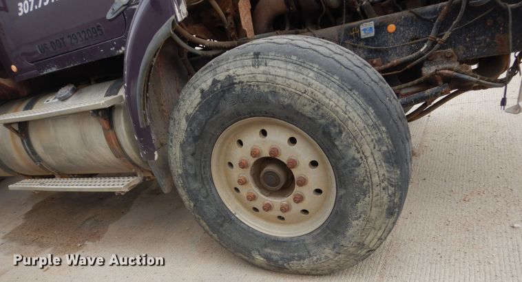 image for item FT9122 1997 Volvo WG  dump truck