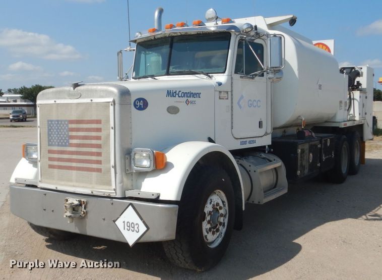 image for item FT9223 1994 Peterbilt 378  fuel truck