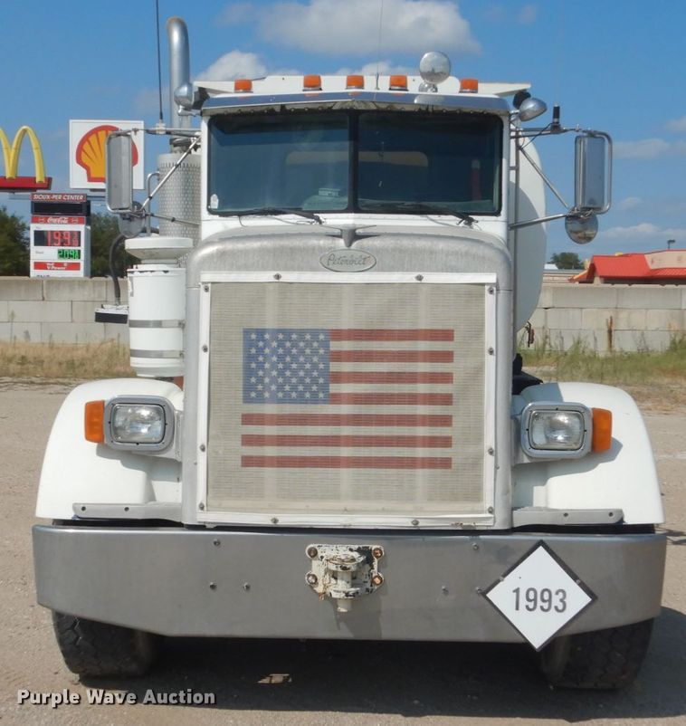 image for item FT9223 1994 Peterbilt 378  fuel truck