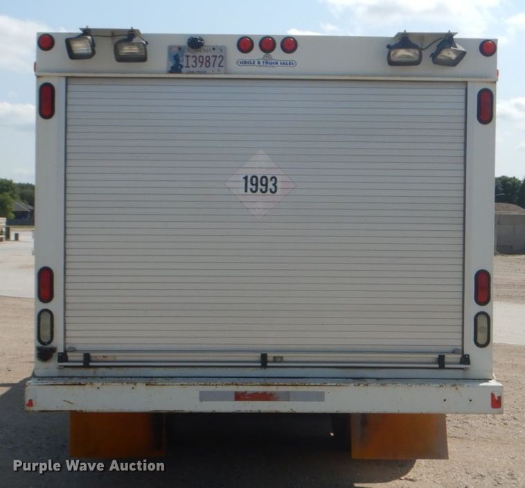 image for item FT9223 1994 Peterbilt 378  fuel truck