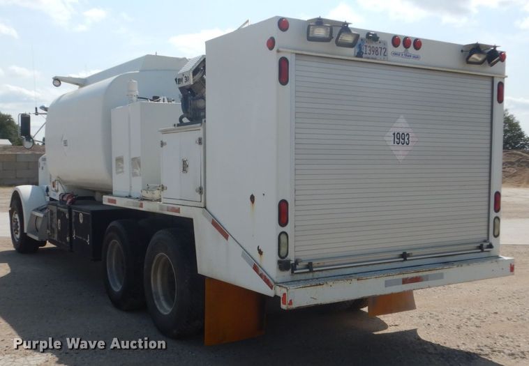 image for item FT9223 1994 Peterbilt 378  fuel truck