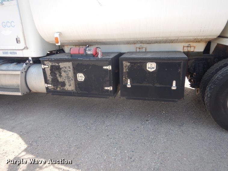 image for item FT9223 1994 Peterbilt 378  fuel truck