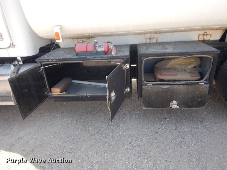 image for item FT9223 1994 Peterbilt 378  fuel truck