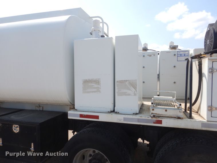 image for item FT9223 1994 Peterbilt 378  fuel truck