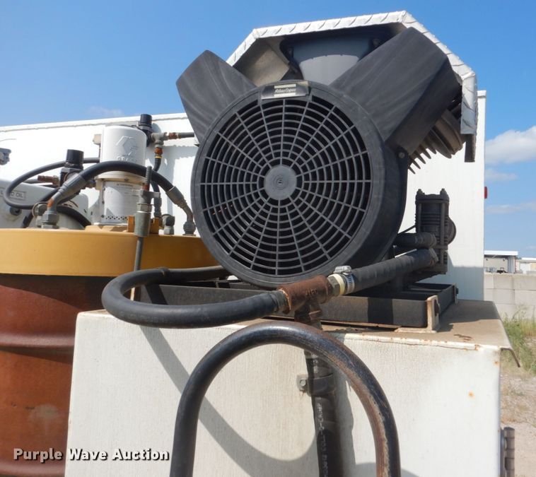 image for item FT9223 1994 Peterbilt 378  fuel truck