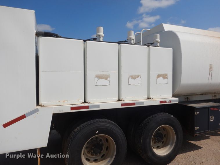 image for item FT9223 1994 Peterbilt 378  fuel truck