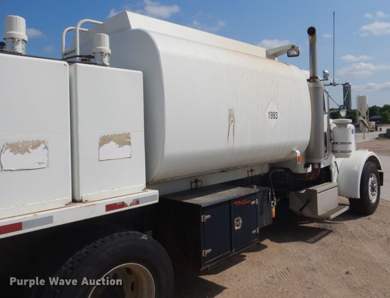 image for item FT9223 1994 Peterbilt 378  fuel truck