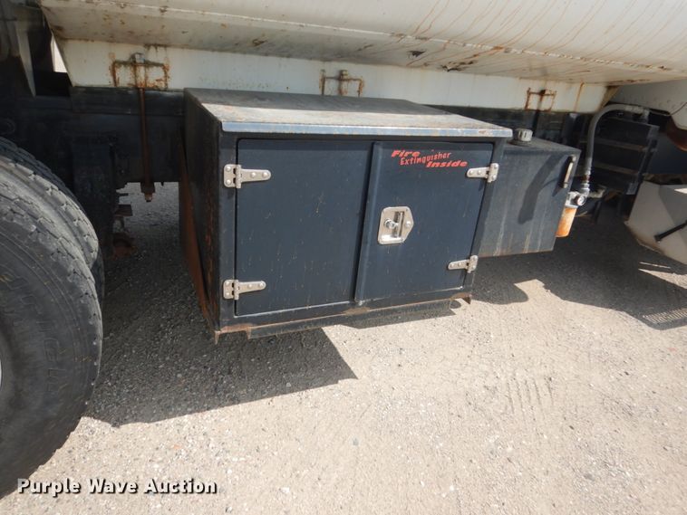 image for item FT9223 1994 Peterbilt 378  fuel truck