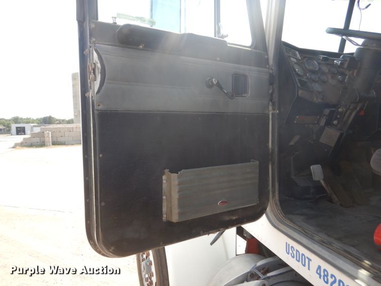 image for item FT9223 1994 Peterbilt 378  fuel truck