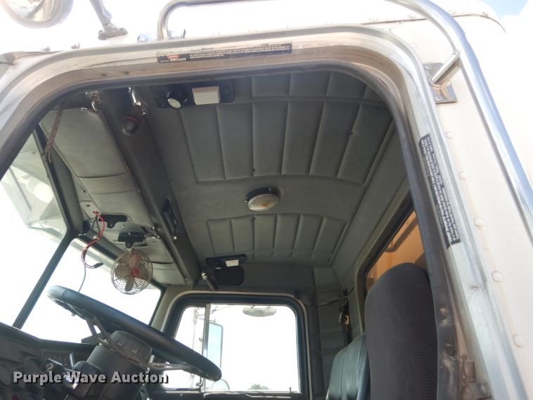 image for item FT9223 1994 Peterbilt 378  fuel truck