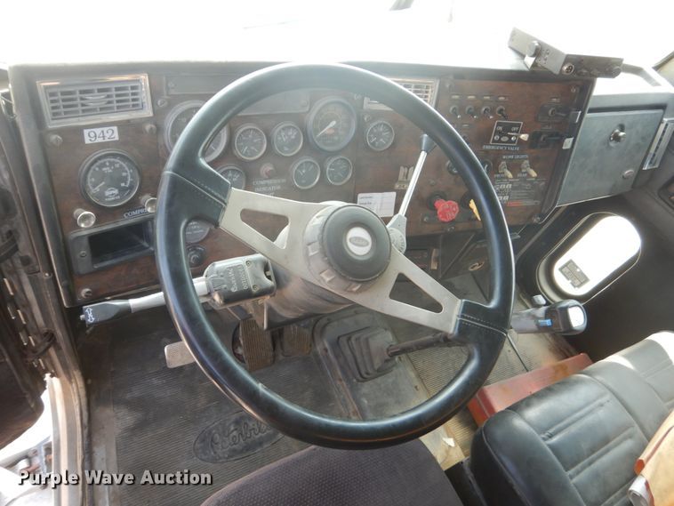 image for item FT9223 1994 Peterbilt 378  fuel truck