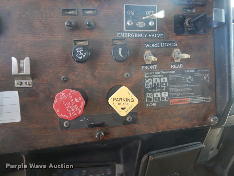 image for item FT9223 1994 Peterbilt 378  fuel truck