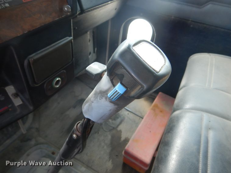 image for item FT9223 1994 Peterbilt 378  fuel truck