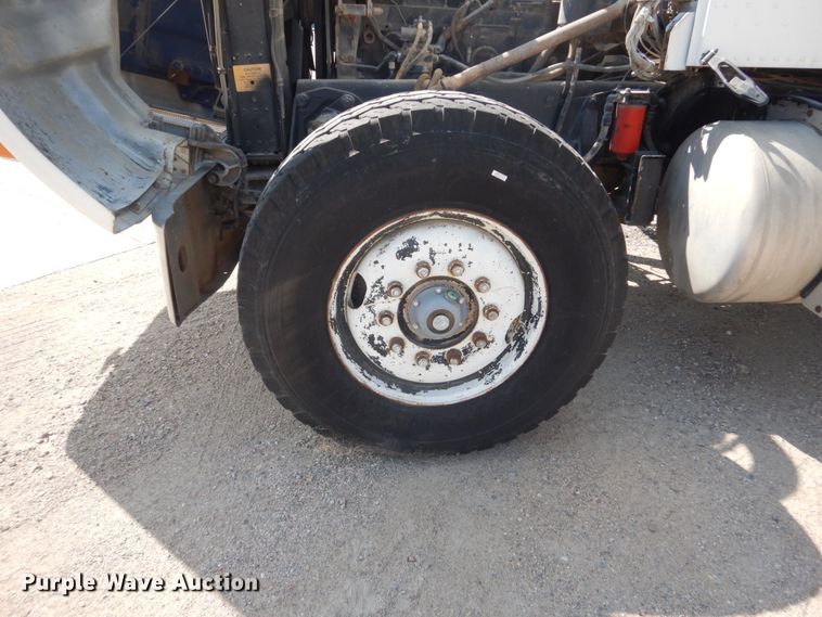 image for item FT9223 1994 Peterbilt 378  fuel truck