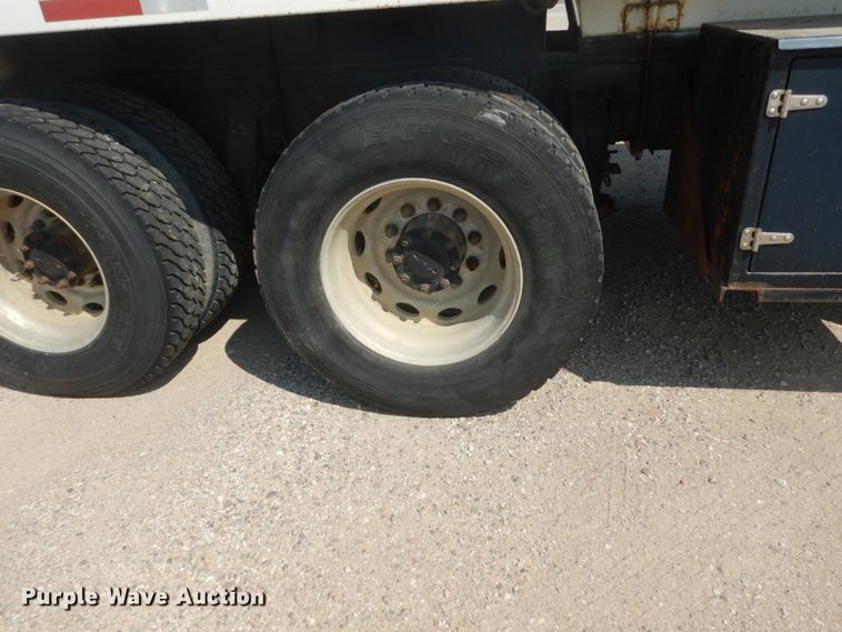 image for item FT9223 1994 Peterbilt 378  fuel truck