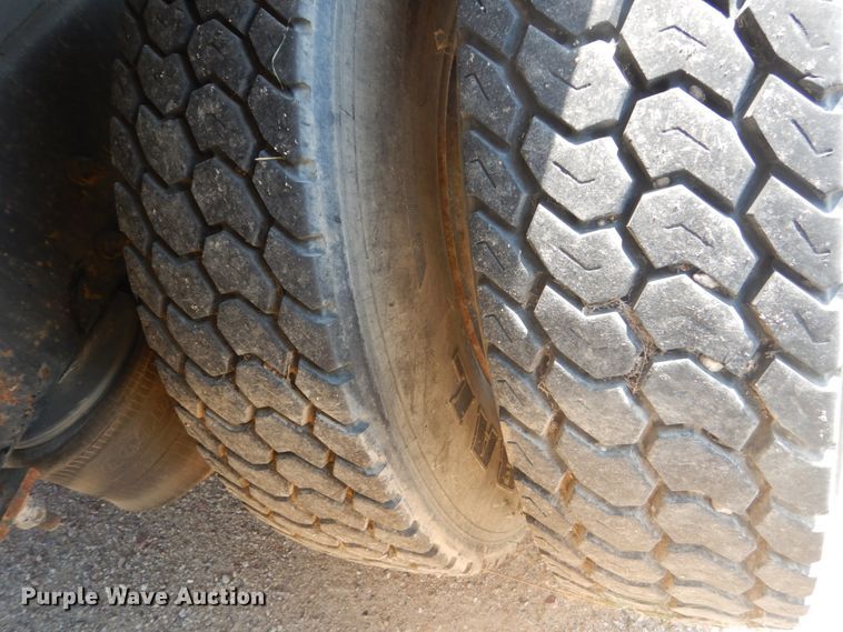 image for item FT9223 1994 Peterbilt 378  fuel truck