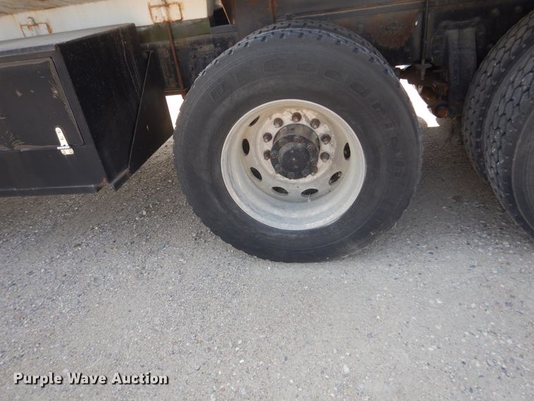 image for item FT9223 1994 Peterbilt 378  fuel truck