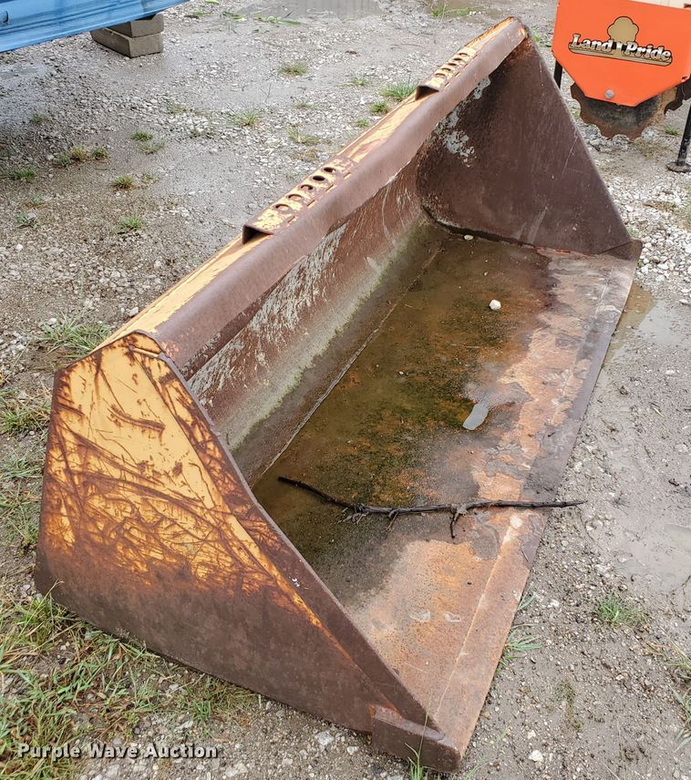 image for item FY9239 Case 72"W skid steer bucket