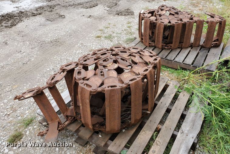 image for item FY9242 Loegering over tire skid steer tracks