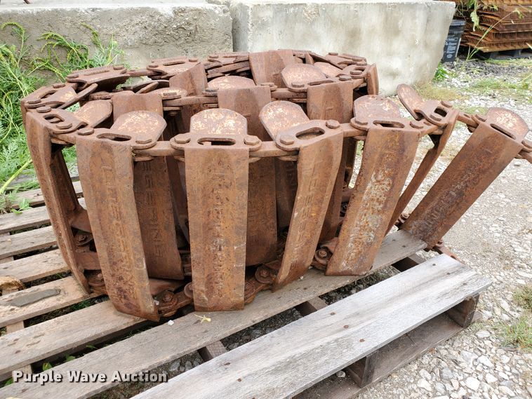 image for item FY9242 Loegering over tire skid steer tracks
