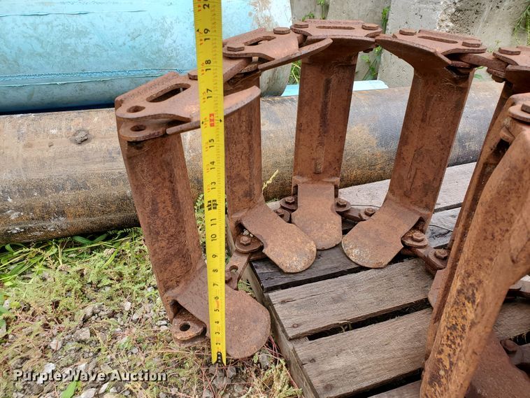 image for item FY9242 Loegering over tire skid steer tracks