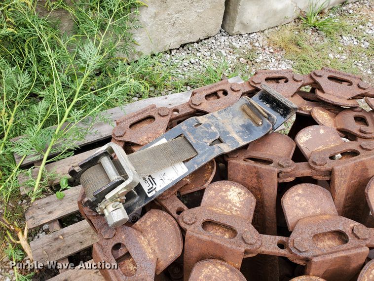 image for item FY9242 Loegering over tire skid steer tracks