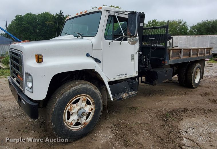 image for item FY9243 1987 International 1954  flatbed truck