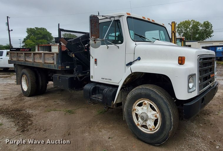 image for item FY9243 1987 International 1954  flatbed truck