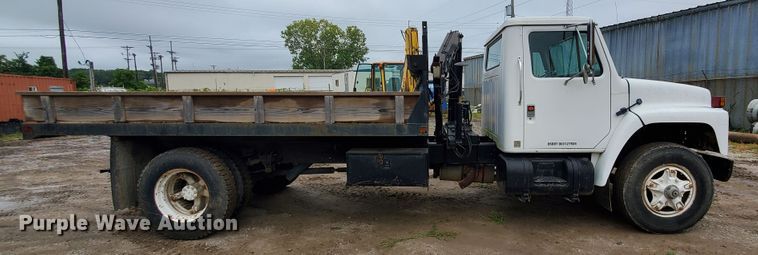 image for item FY9243 1987 International 1954  flatbed truck