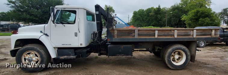 image for item FY9243 1987 International 1954  flatbed truck