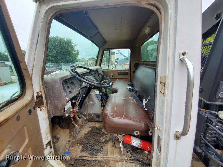 image for item FY9243 1987 International 1954  flatbed truck