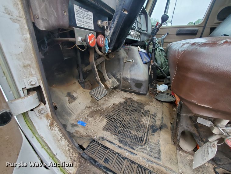 image for item FY9243 1987 International 1954  flatbed truck