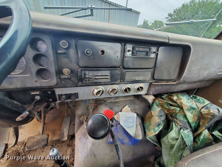 image for item FY9243 1987 International 1954  flatbed truck