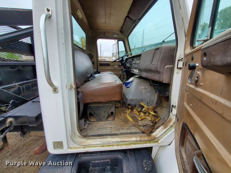 image for item FY9243 1987 International 1954  flatbed truck