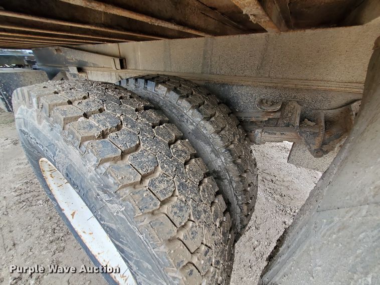 image for item FY9243 1987 International 1954  flatbed truck