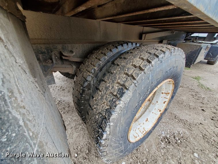 image for item FY9243 1987 International 1954  flatbed truck