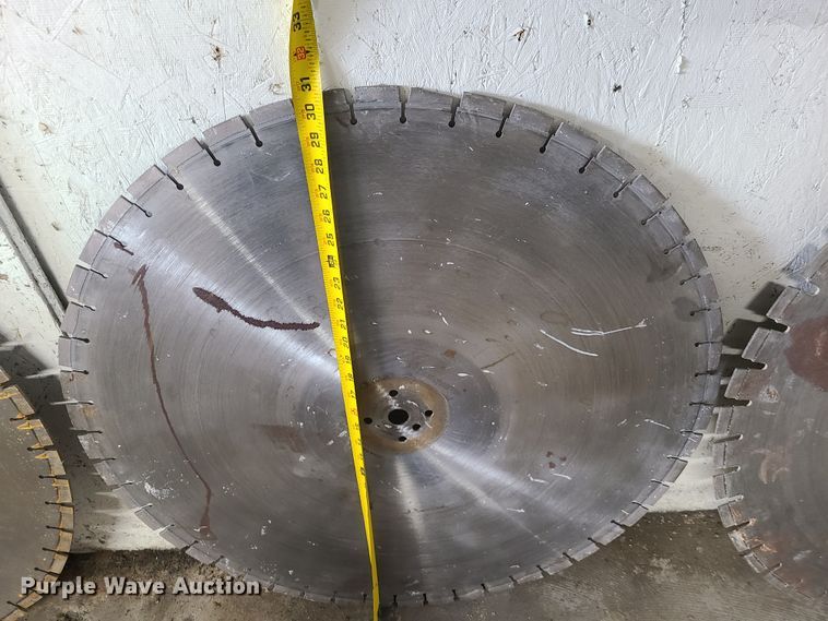 image for item GO9333 (11) concrete saw blades
