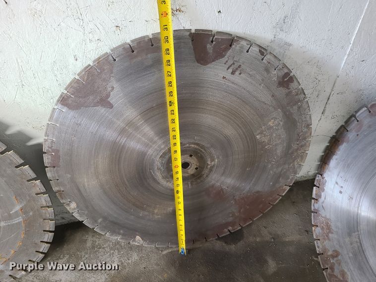 image for item GO9333 (11) concrete saw blades