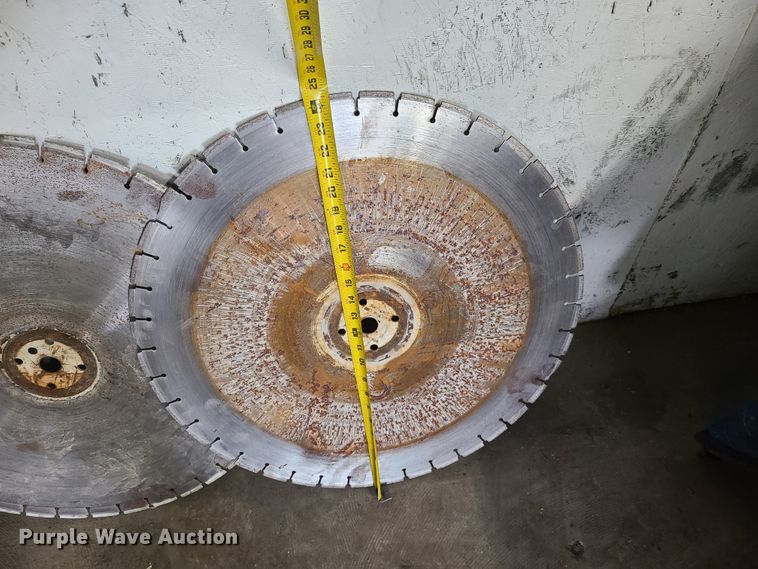image for item GO9333 (11) concrete saw blades
