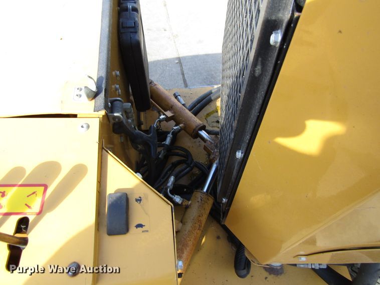 image for item GQ9174 2011 Rayco RG1645 stump grinder