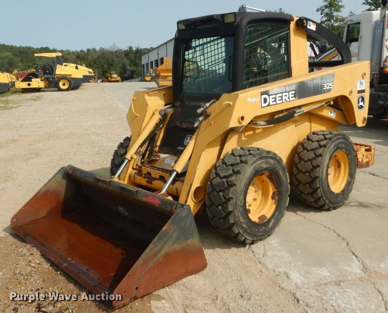 image for item GR9824 2009 John Deere 325  skid steer loader