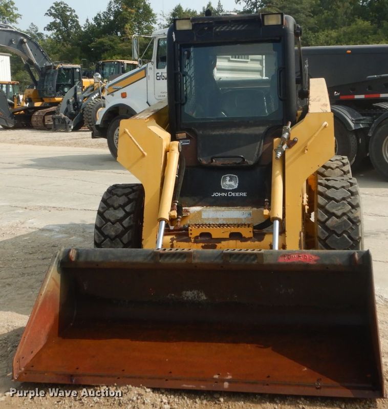 image for item GR9824 2009 John Deere 325  skid steer loader