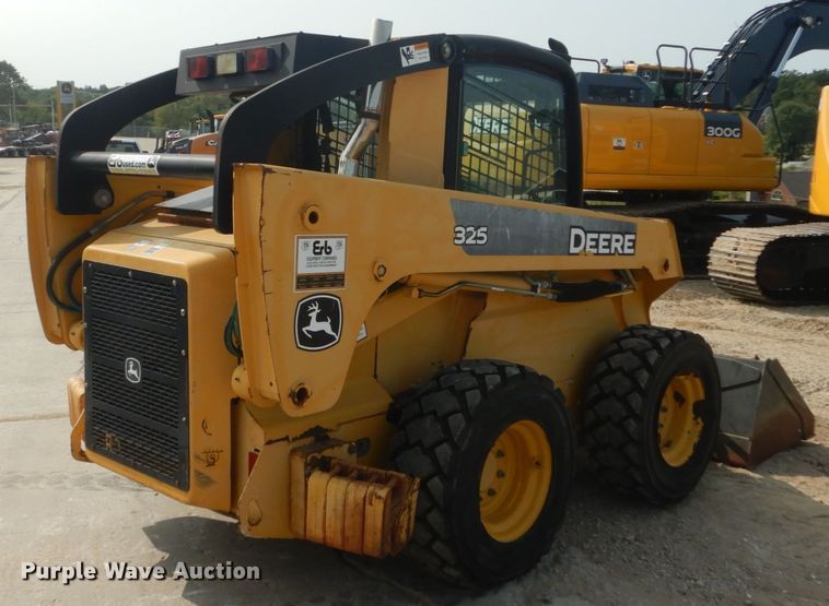 image for item GR9824 2009 John Deere 325  skid steer loader