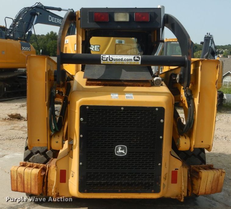 image for item GR9824 2009 John Deere 325  skid steer loader