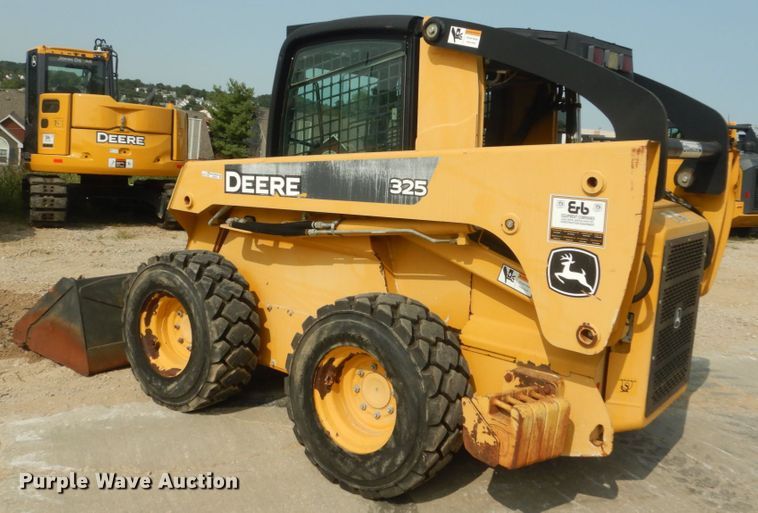 image for item GR9824 2009 John Deere 325  skid steer loader