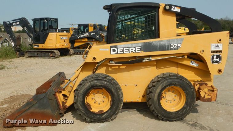 image for item GR9824 2009 John Deere 325  skid steer loader