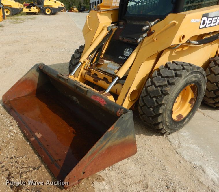 image for item GR9824 2009 John Deere 325  skid steer loader