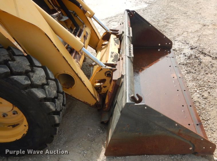 image for item GR9824 2009 John Deere 325  skid steer loader