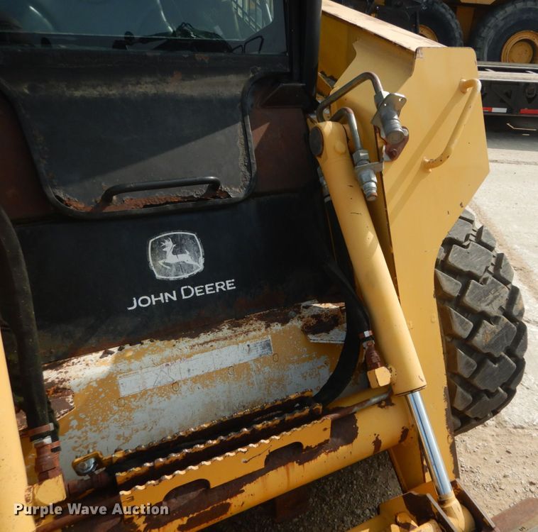 image for item GR9824 2009 John Deere 325  skid steer loader