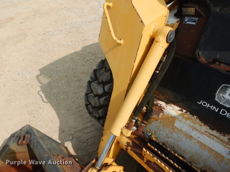 image for item GR9824 2009 John Deere 325  skid steer loader